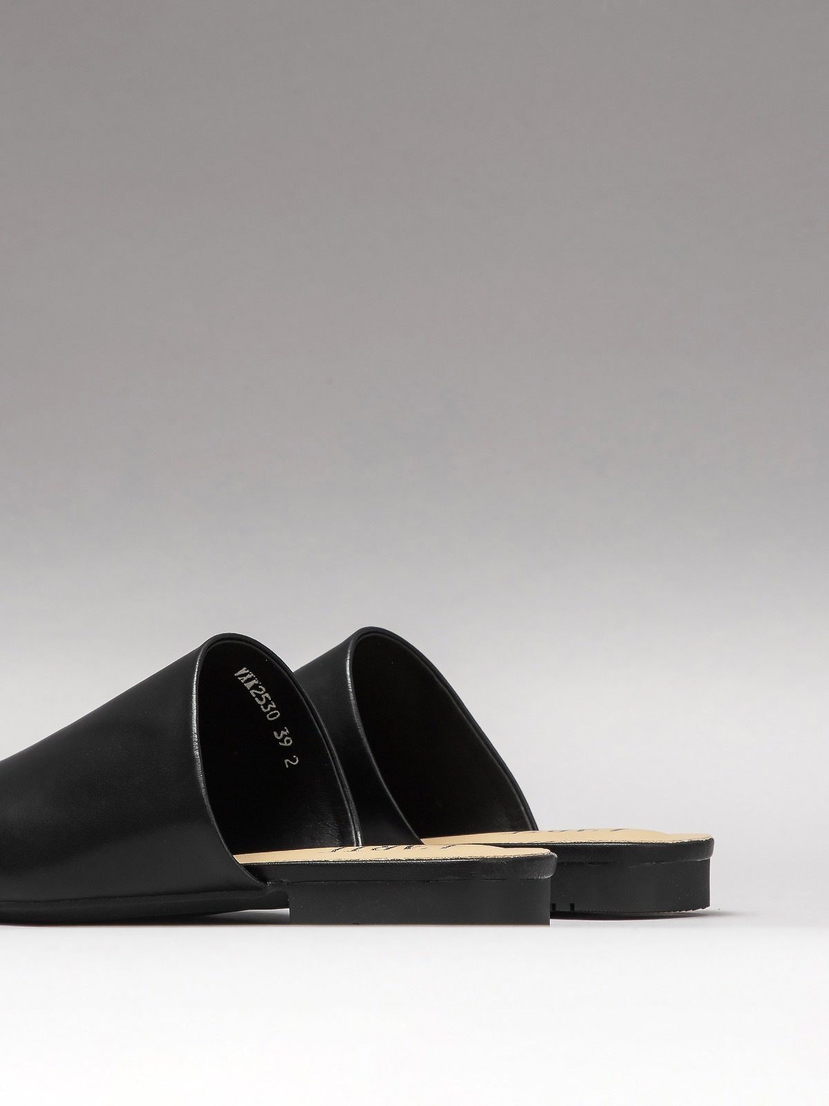 Women's leather sandals