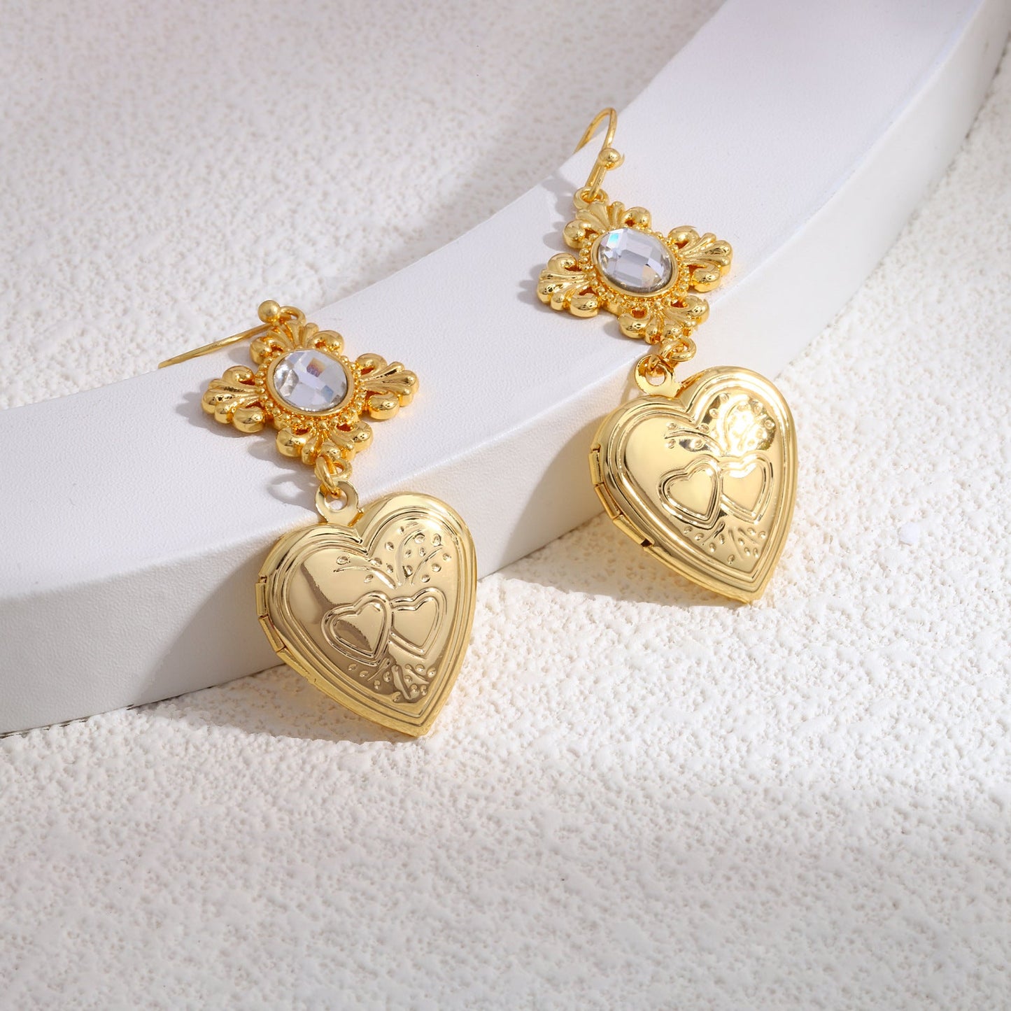 Palace retro temperament earrings, Spring and Autumn fashion peach heart earrings, high-end earrings, French earrings
