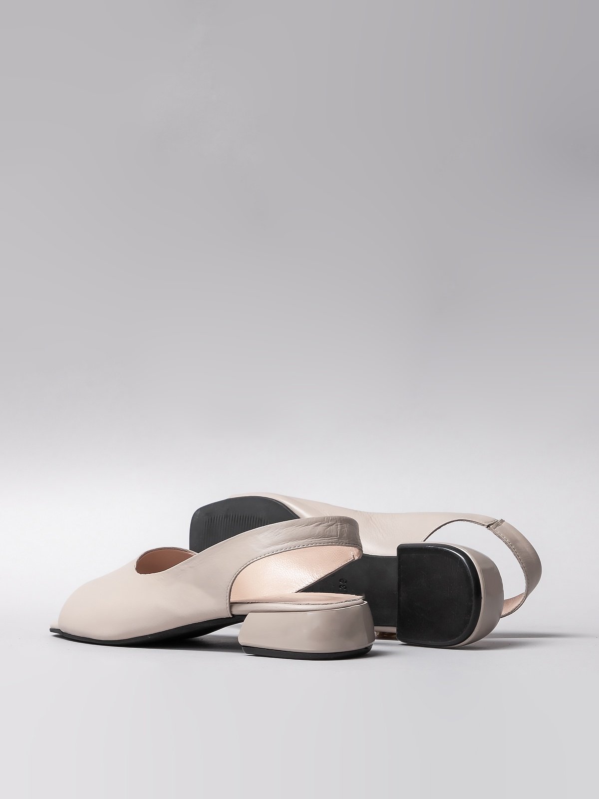 Women's leather sandals