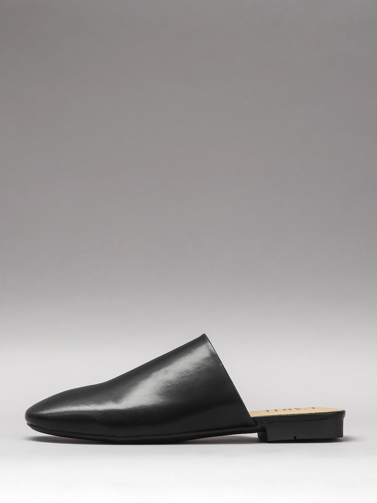 Women's leather sandals