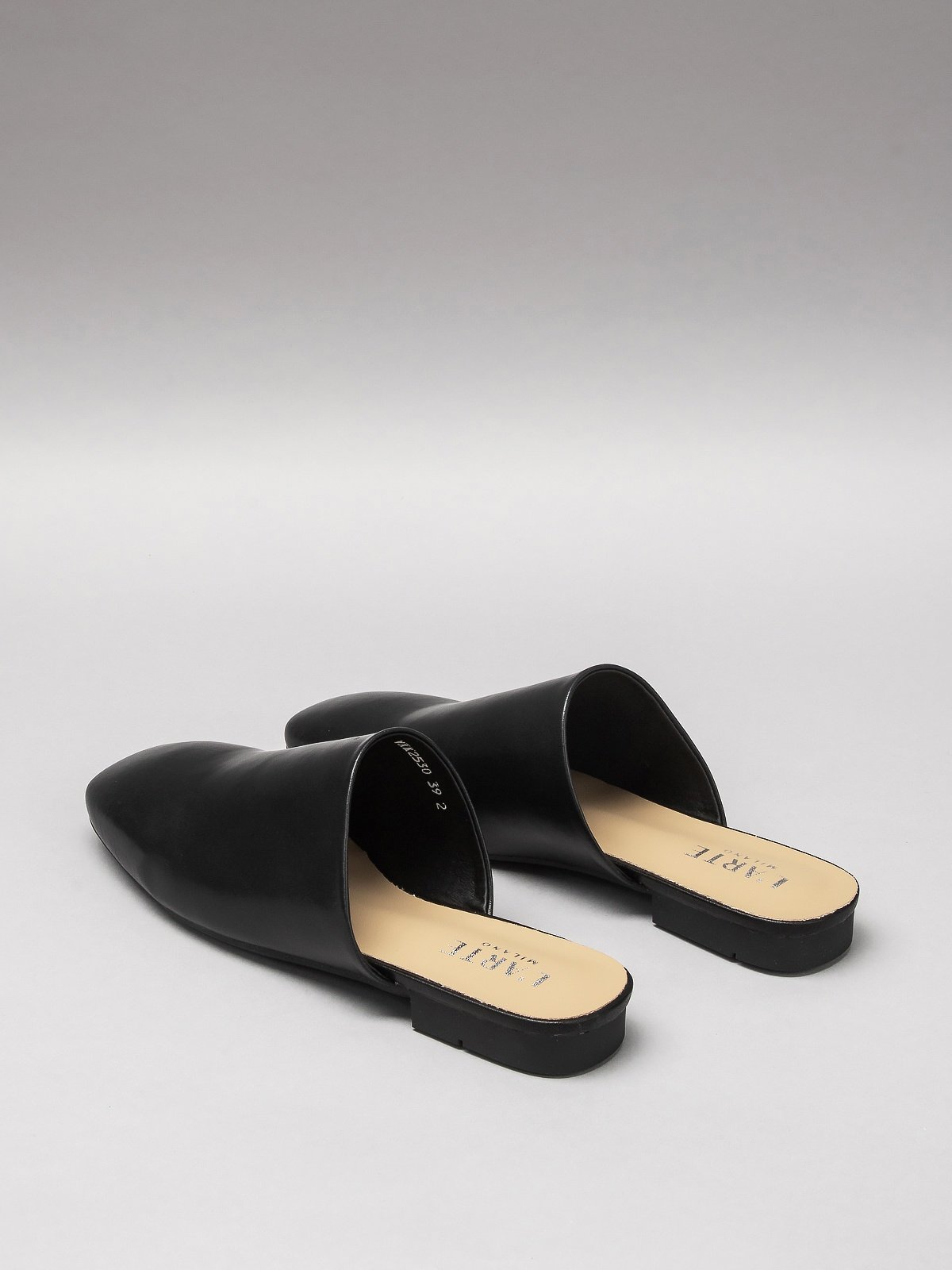 Women's leather sandals