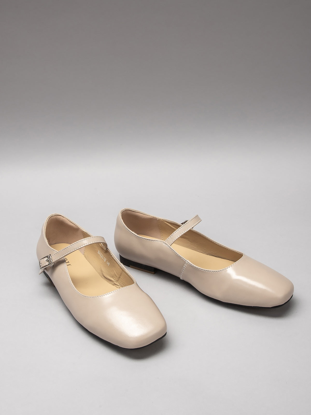 Women's leather sandals