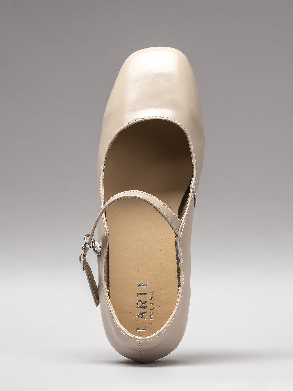 Women's leather sandals