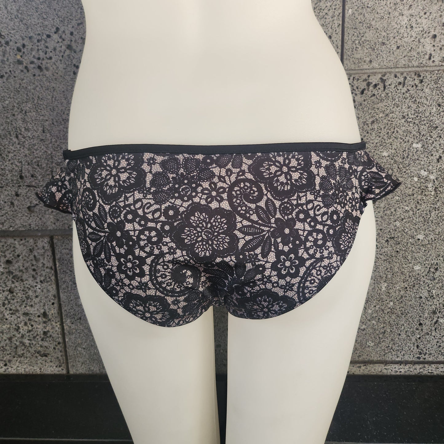 Loco Boutique Loco Lace Side Ruffle