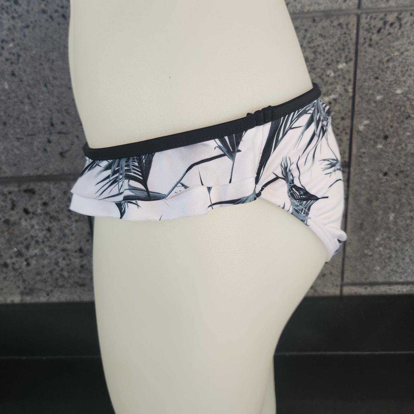 Loco Boutique Floating Palm Double Sided Ruffles