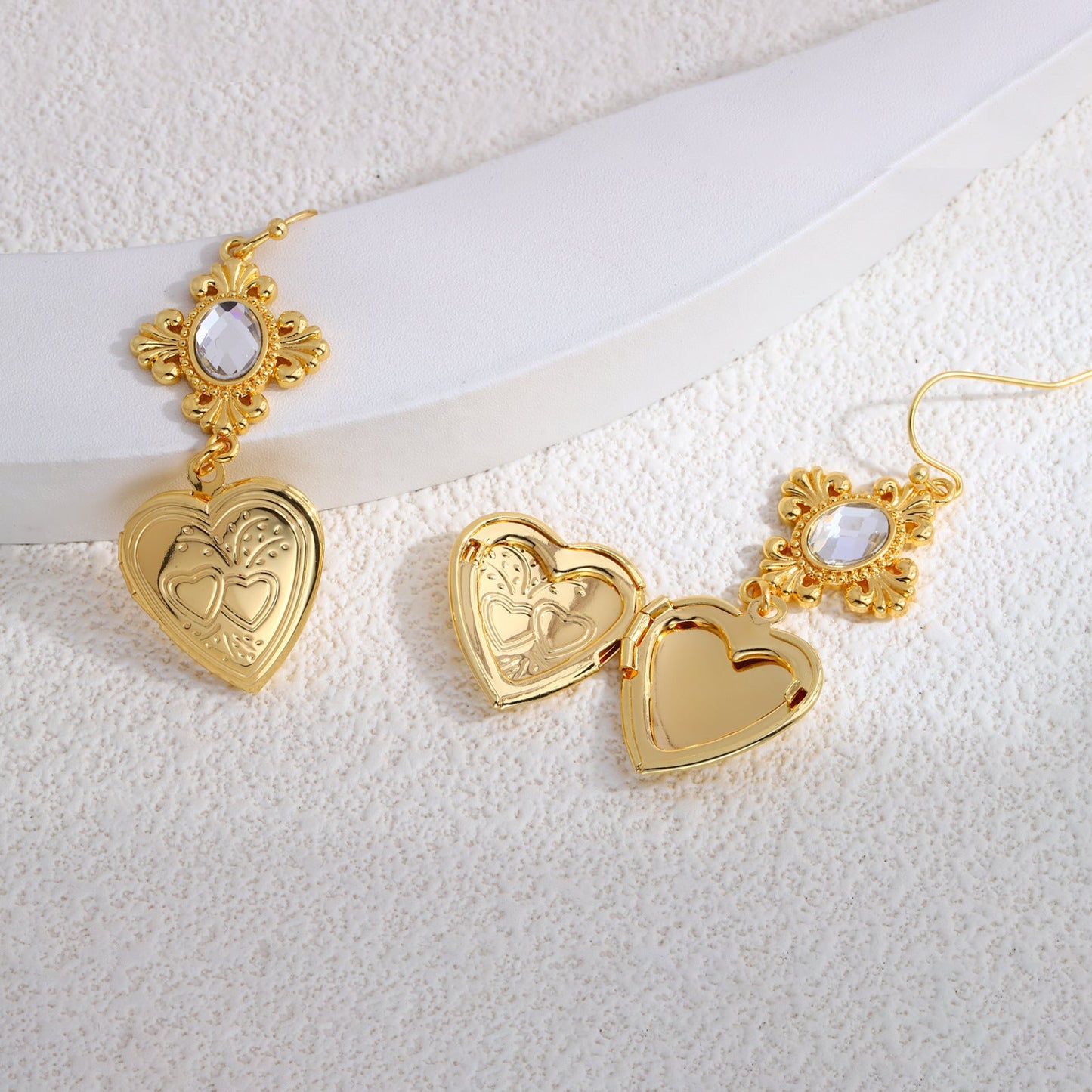 Palace retro temperament earrings, Spring and Autumn fashion peach heart earrings, high-end earrings, French earrings