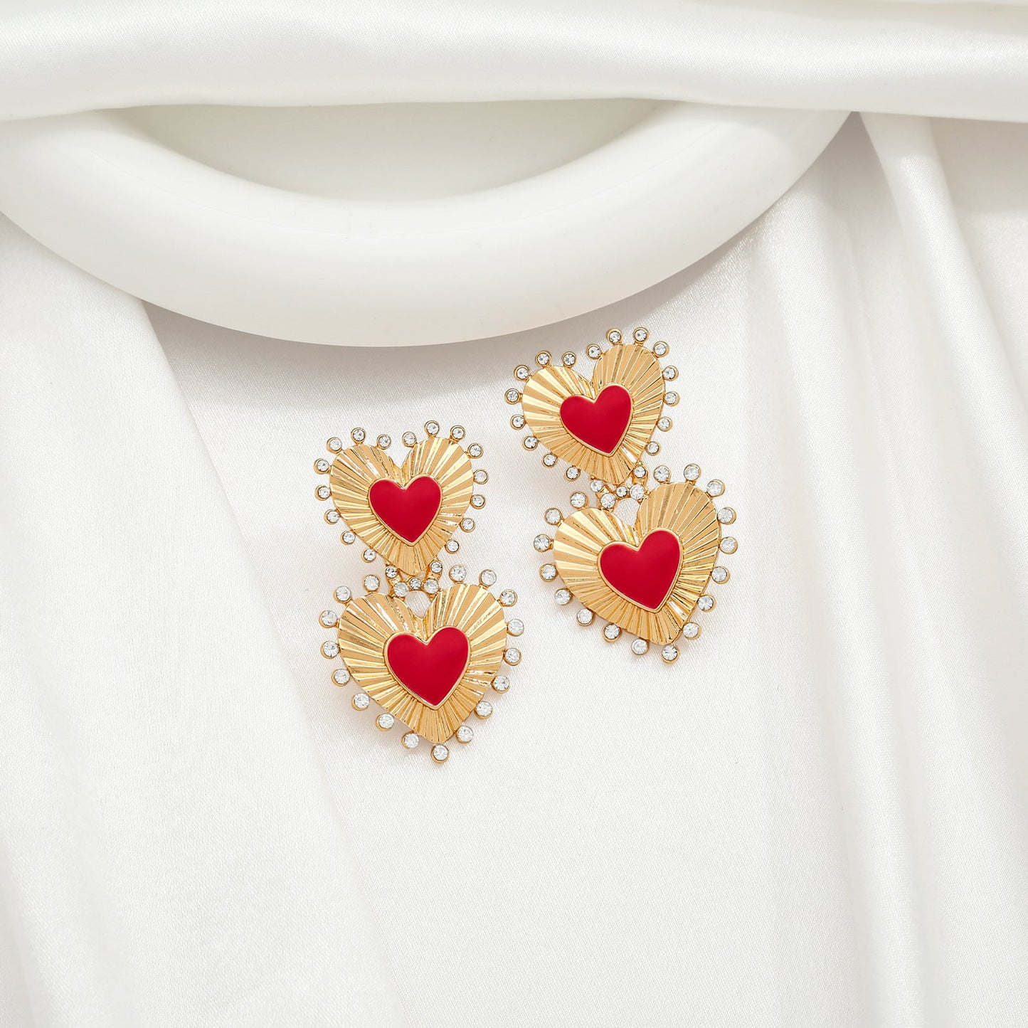 Mid ancient style drip oil inlaid diamond heart earrings, retro exaggerated earrings, temperament earrings, high-end earrings, long earrings