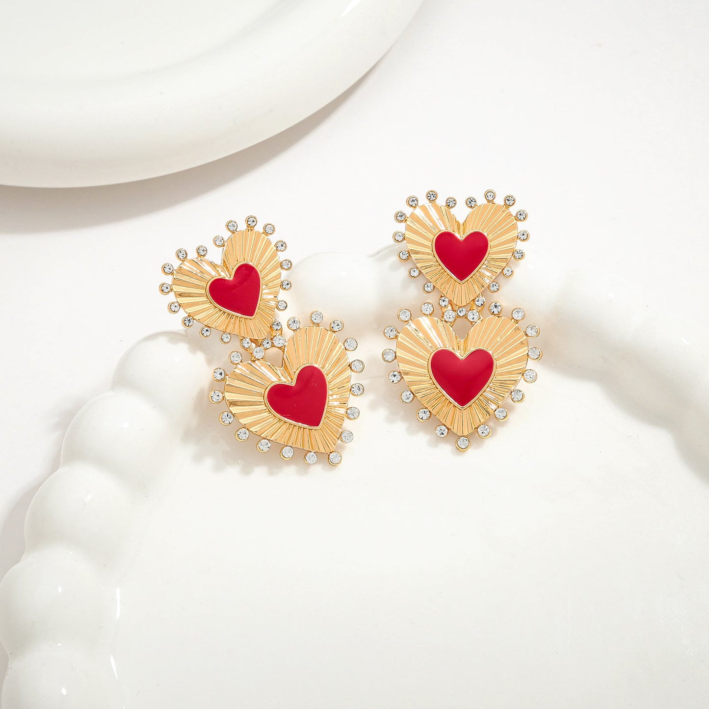Mid ancient style drip oil inlaid diamond heart earrings, retro exaggerated earrings, temperament earrings, high-end earrings, long earrings