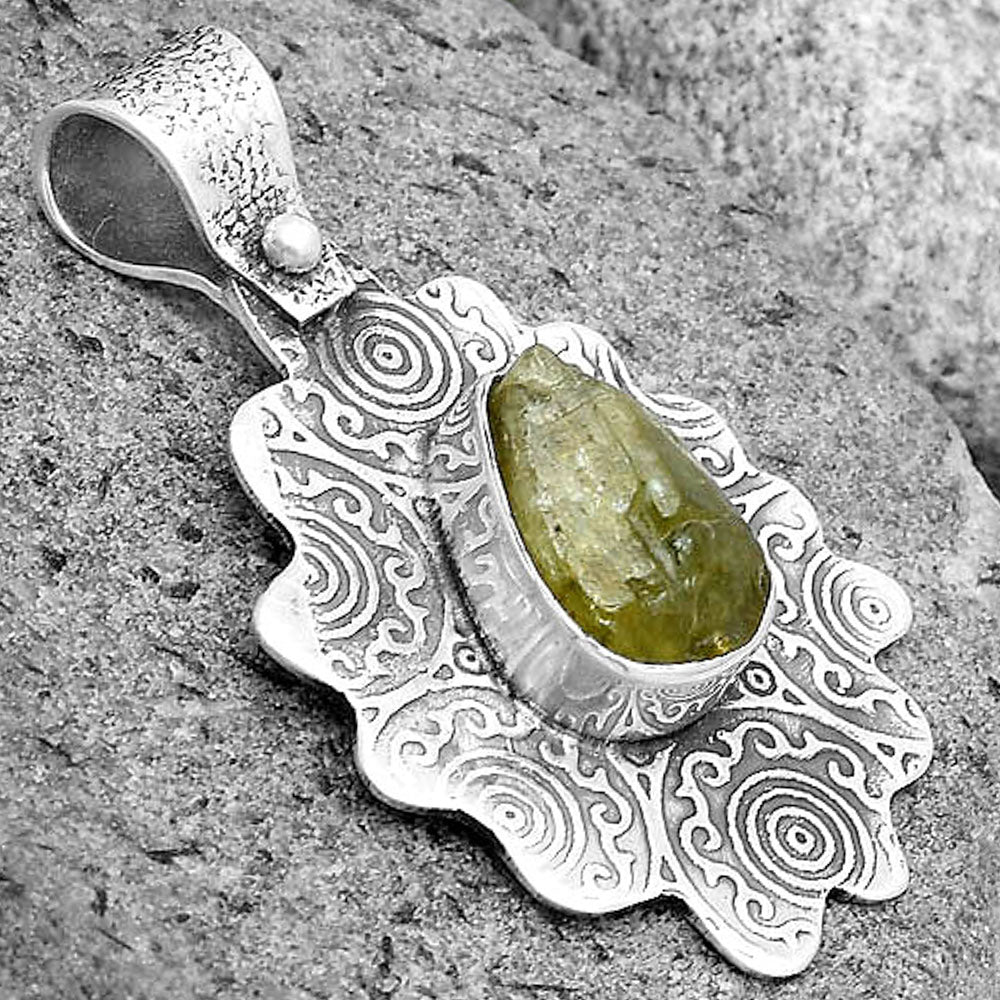 Natural Green Kyanite Rough - India Pendant P-1238 SDP134609
